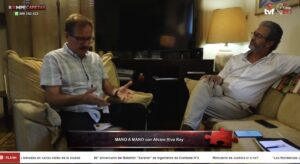 Alvaro Riva en su hogar